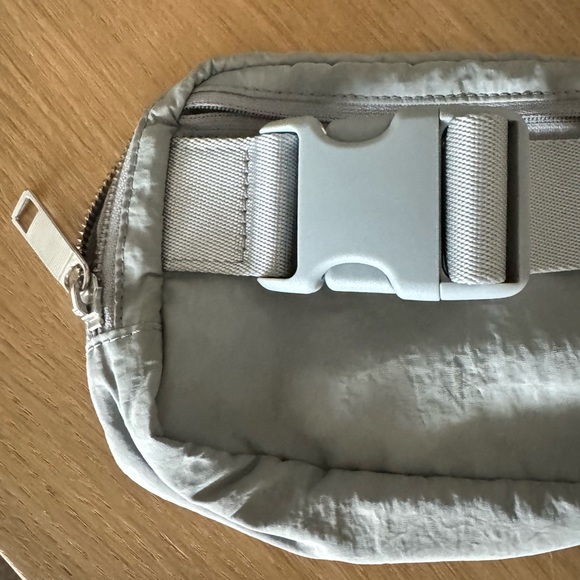 Lululemon Everywhere Belt Bag 1L - Picture 5 of 8